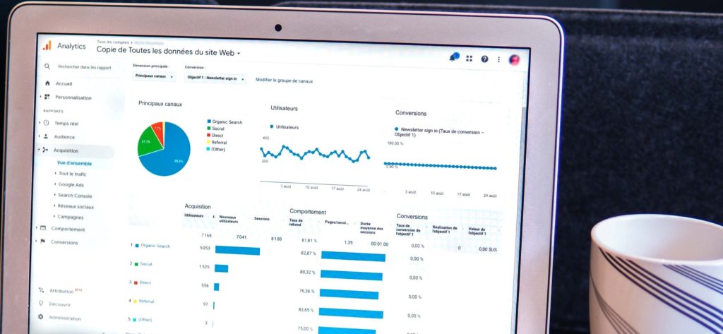 computer screen pie charts online marketing