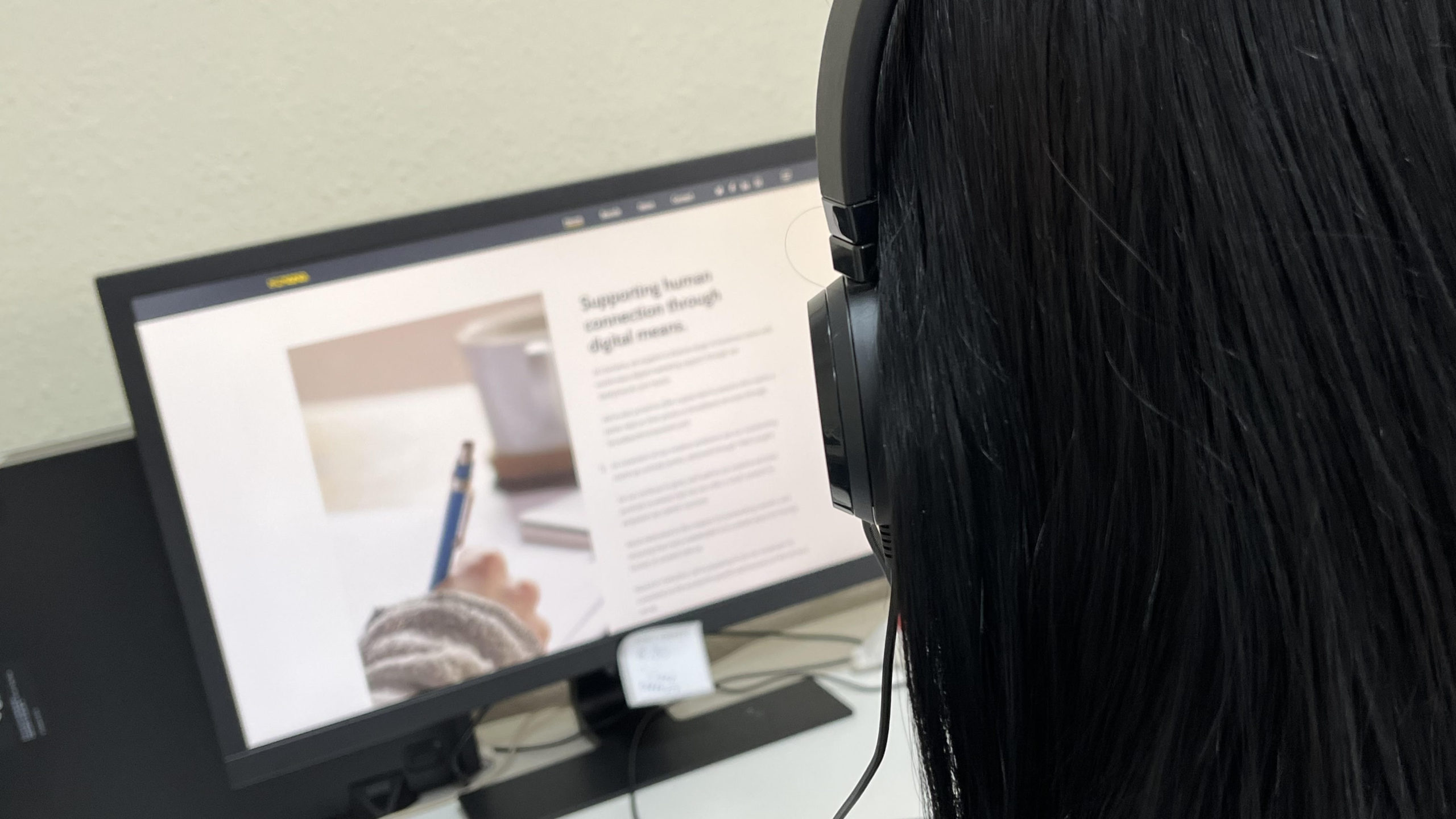 Girl looking a Humana job advert on PC